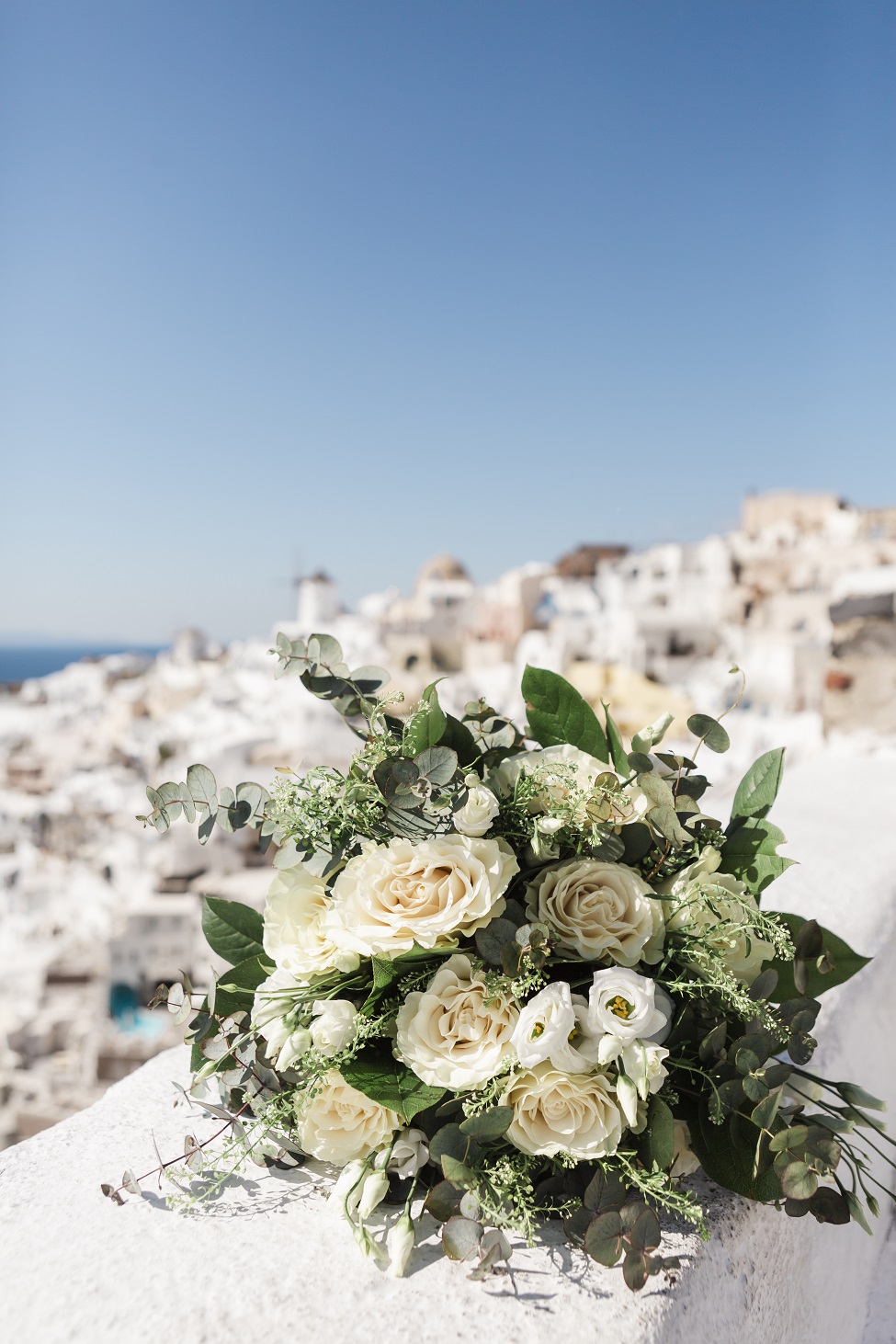 bouquets-elopement-wedding-in-santorini-greece